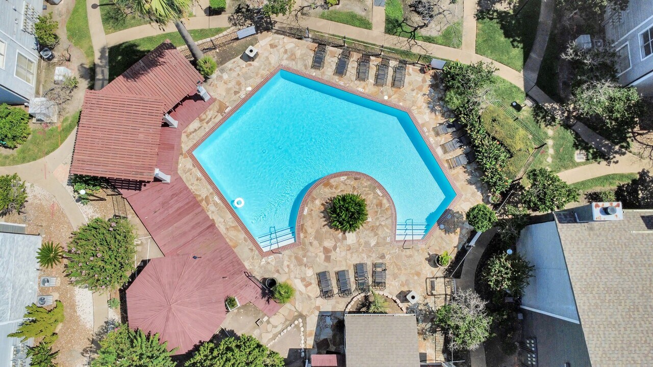 5959 Bonhomme Rd in Houston, TX - Foto de edificio