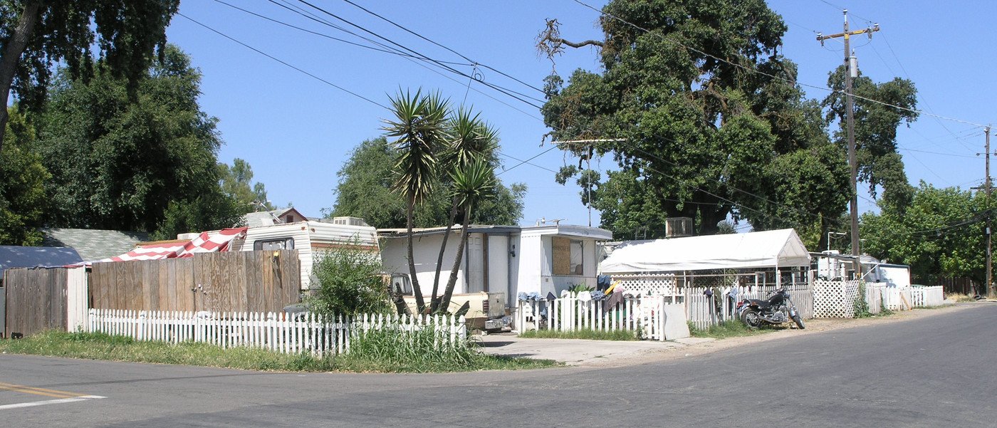 Sheltered Oaks Community in Stockton, CA - Building Photo