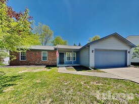 5841 Beaufort Ln in Indianapolis, IN - Building Photo