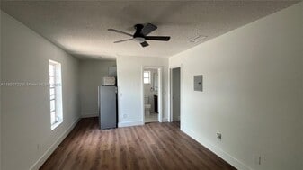 2929 NW 22nd Ct in Miami, FL - Building Photo