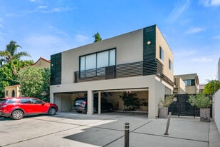 938 N Croft Ave, Unit 2 in Los Angeles, CA - Building Photo