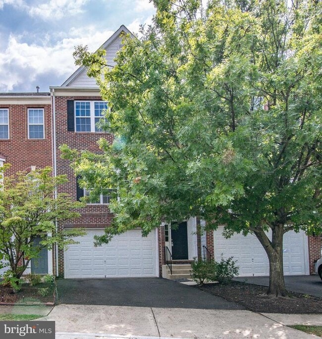 property at 43783 Maison Blanc Square
