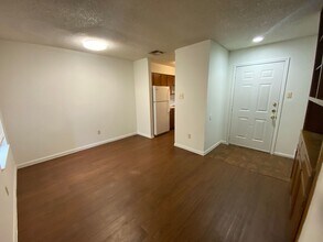 8704 Schick Rd in Austin, TX - Building Photo - Building Photo