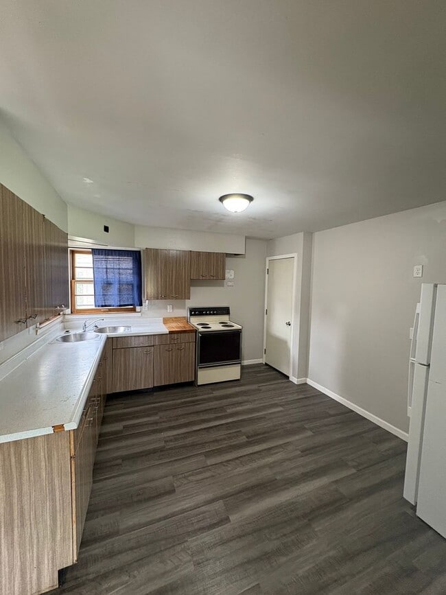 property at 322 W Seerley Blvd