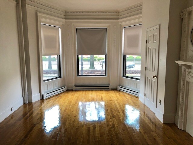 1061 Beacon St in Brookline, MA - Building Photo - Building Photo