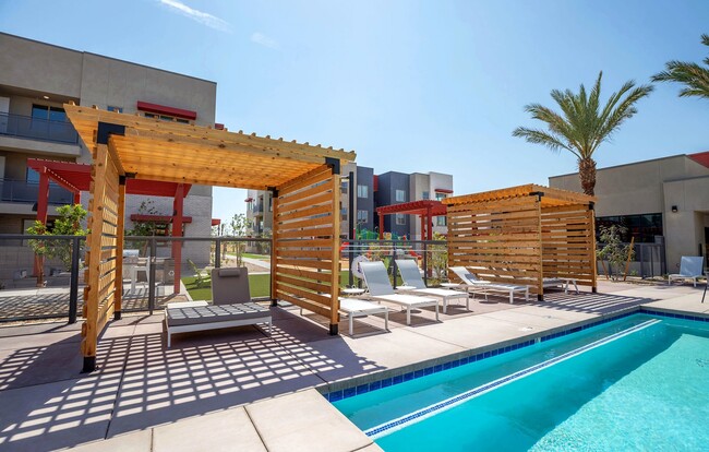 Vista Ridge Apartments in Phoenix, AZ - Foto de edificio - Building Photo