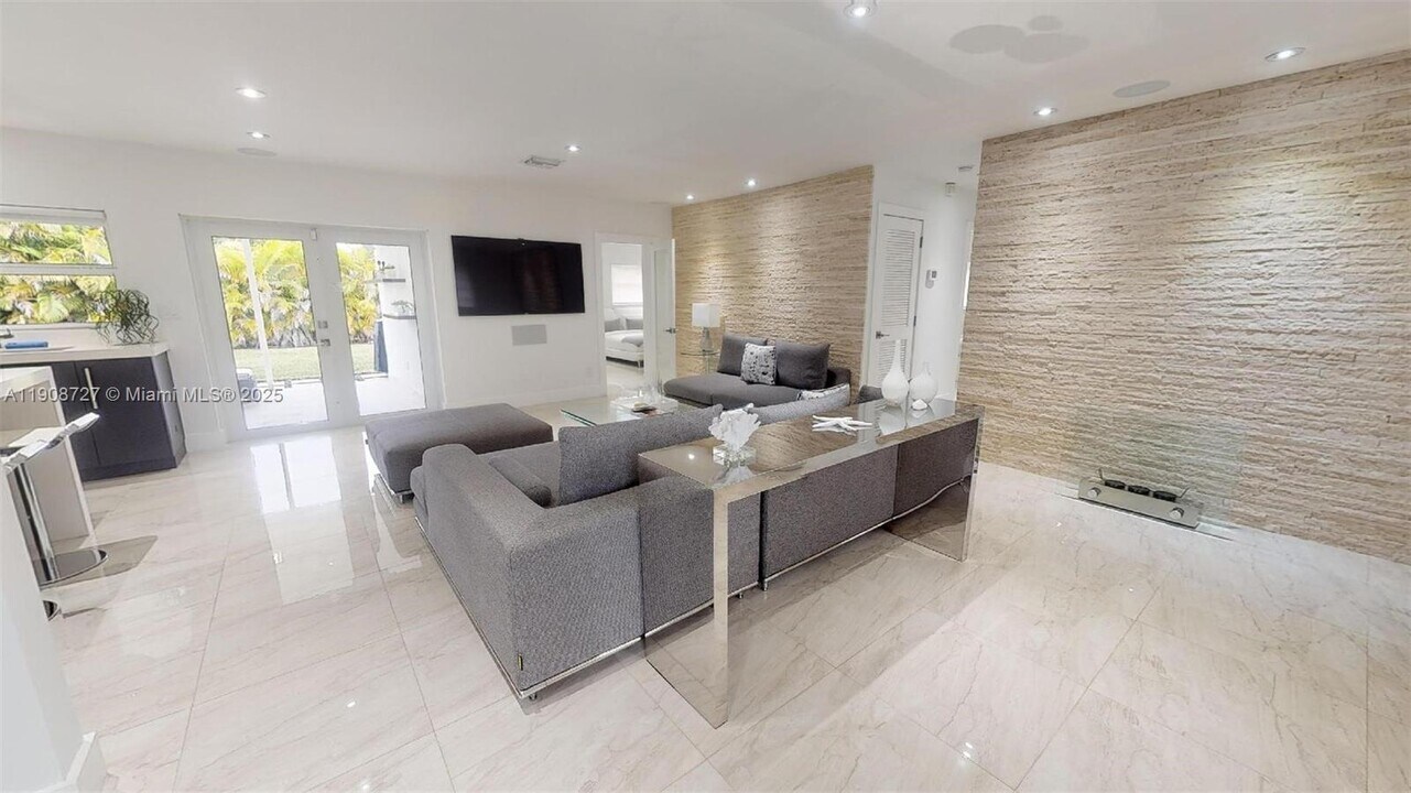 10805 SW 156th Terrace in Miami, FL - Building Photo