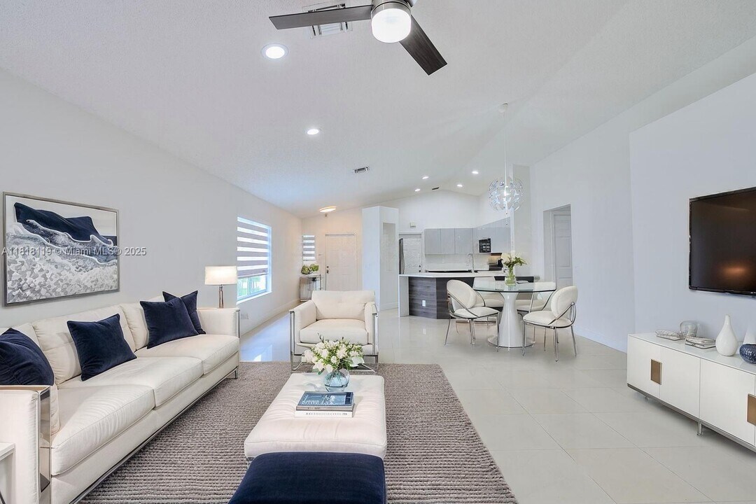 1270 Majesty Terrace in Weston, FL - Building Photo