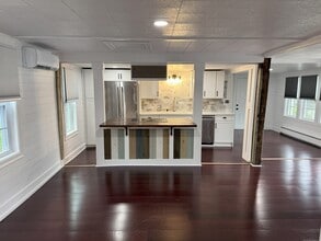 18 Pleasant St in Orange, MA - Building Photo - Building Photo