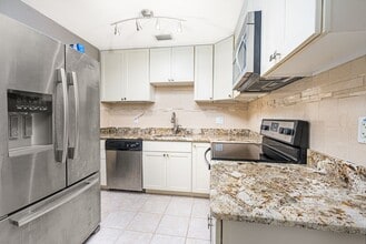 2250 Ocean Shore Blvd in Ormond Beach, FL - Building Photo - Building Photo