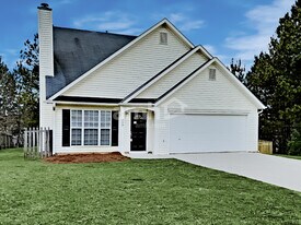 705 St Charles Ave in Dallas, GA - Building Photo