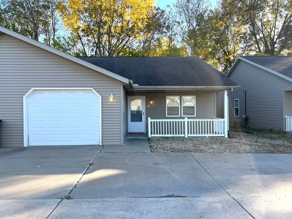 131-141 Argo St in Washington, IL - Building Photo