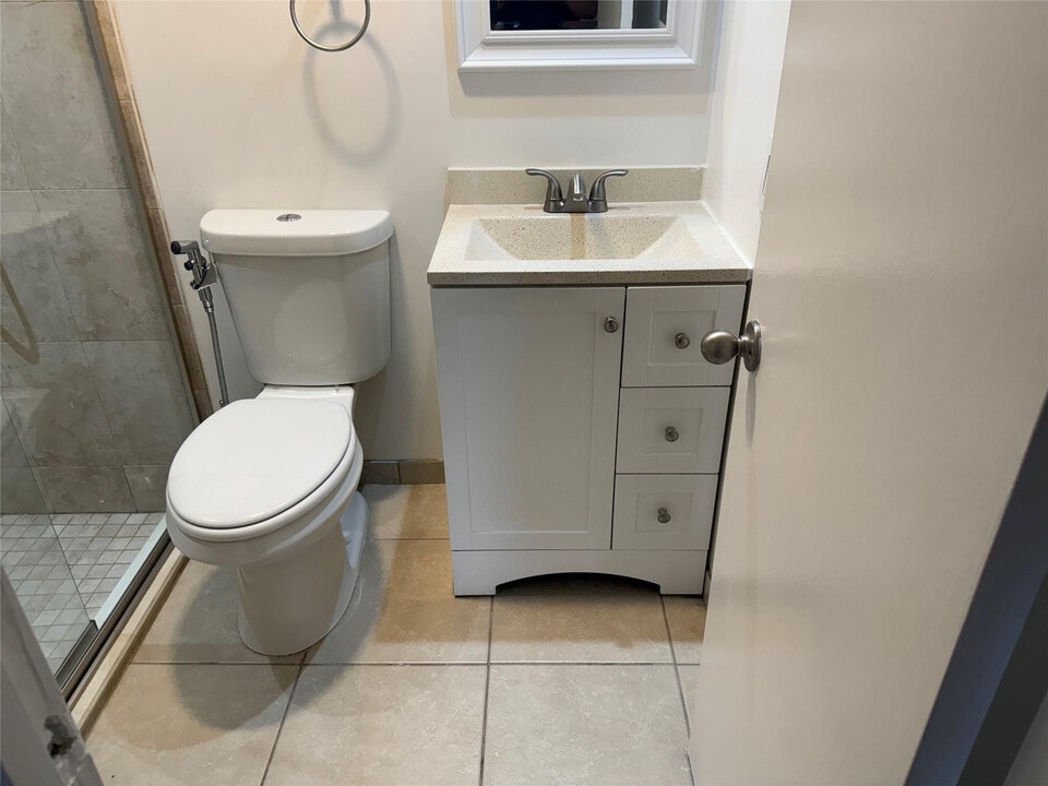 6051 10th Ave N in Greenacres, FL - Building Photo