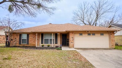 1018 Westminster Ln in Mansfield, TX - Building Photo - Building Photo