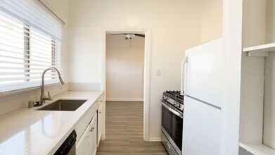 209 N Berendo St in Los Angeles, CA - Building Photo - Building Photo