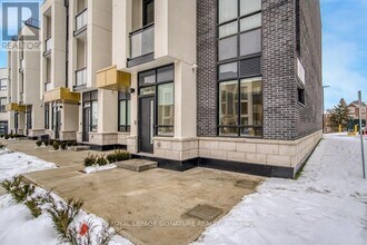 3025 Trailside Dr in Oakville, ON - Building Photo - Building Photo