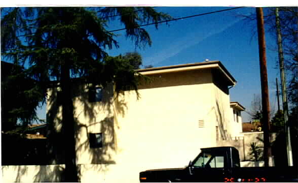 12553 Chandler Blvd in Valley Village, CA - Building Photo - Building Photo