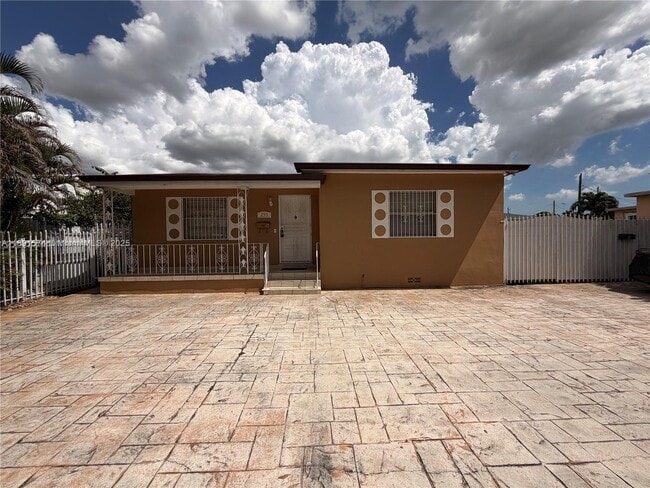 255 SW 60th Ave in Miami, FL - Building Photo - Building Photo