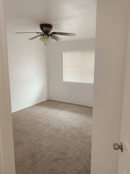 21341 Golden Hills Blvd, Unit B in Tehachapi, CA - Foto de edificio
