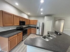 811 Coade Stone Dr in Seffner, FL - Building Photo - Building Photo