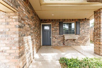 5811 11th Pl in Lubbock, TX - Foto de edificio - Building Photo