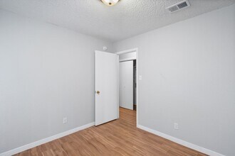 11811 Argonne Forest Trail in Austin, TX - Building Photo - Building Photo