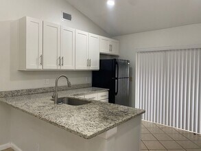 428 Eron Way in Winter Garden, FL - Building Photo - Building Photo