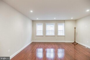 2130 Locust St in Philadelphia, PA - Building Photo