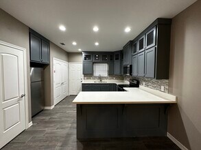 2005 Harrison St, Unit 3 in Weslaco, TX - Foto de edificio - Building Photo