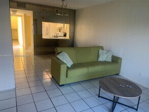 10009 Winding Lake Rd in Sunrise, FL - Building Photo - Building Photo