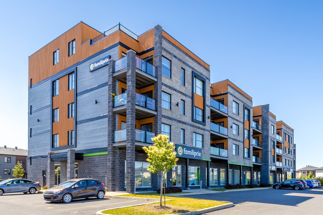 1499 De Chambly Ch in Carignan, QC - Building Photo