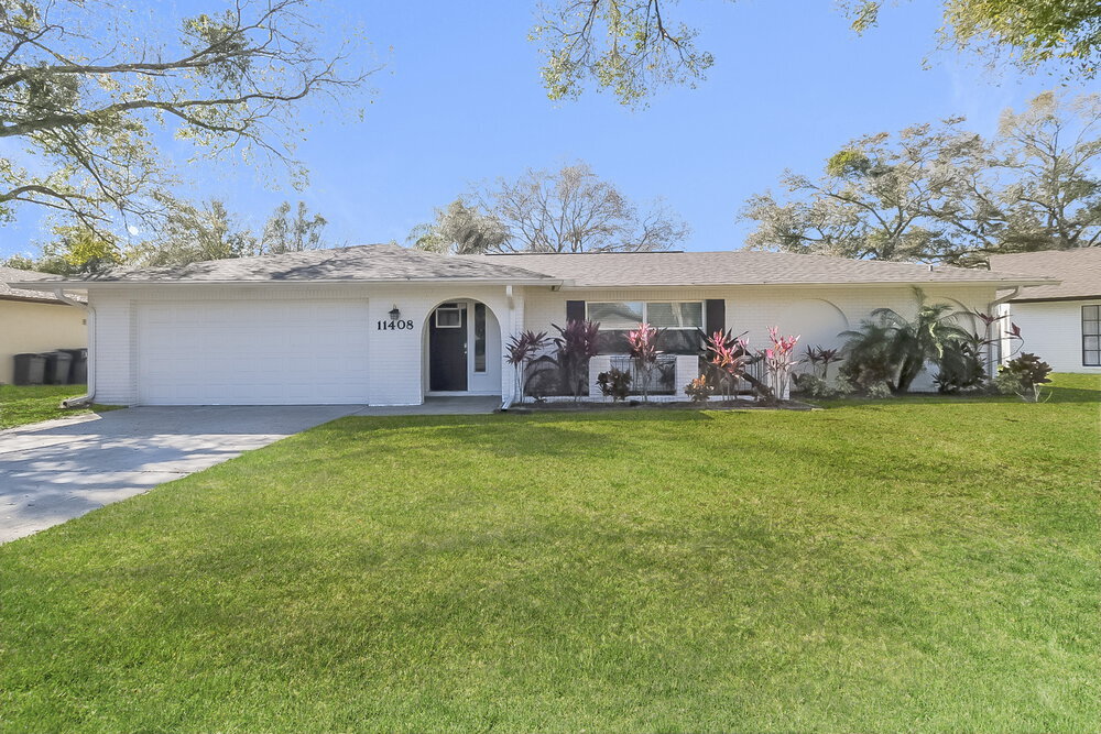 11408 Country Oaks Dr in Tampa, FL - Building Photo