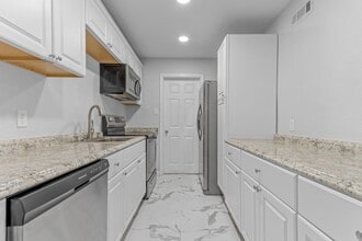2124 Jeffrey Dr in Norfolk, VA - Building Photo - Building Photo