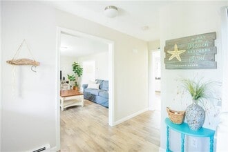 663 Aquidneck Ave in Middletown, RI - Building Photo - Building Photo