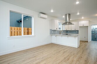 996 NE 70th Ave in Portland, OR - Building Photo - Building Photo