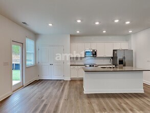 625 Smt Vw Ln in Canton, GA - Foto de edificio - Building Photo