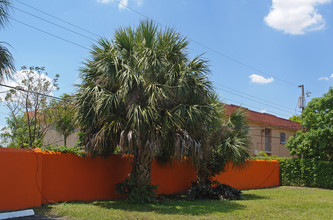 Keystone Apartments in Lauderdale Lakes, FL - Building Photo - Building Photo