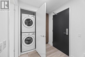 863 St Clair Ave W in Toronto, ON - Building Photo - Building Photo