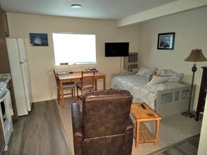 4097 Puffin Rd, Unit Studio Apartment in Ferndale, WA - Building Photo - Building Photo