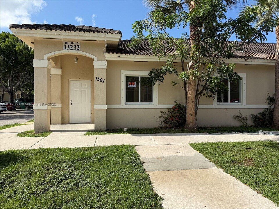 13232 Old Biscayne Dr in Homestead, FL - Building Photo