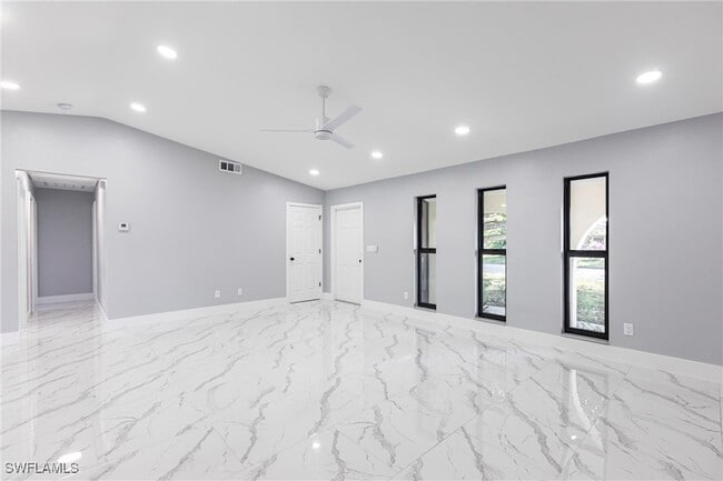 242 Ground Dove Cir SE in Lehigh Acres, FL - Building Photo - Building Photo