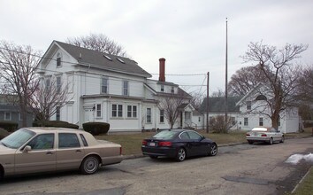 71 Main St in Hyannis, MA - Foto de edificio - Building Photo