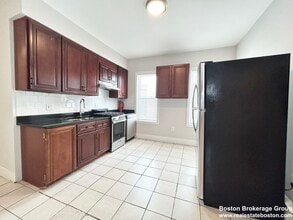 24 Maryland St, Unit #3 in Boston, MA - Foto de edificio - Building Photo