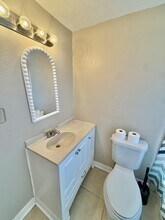 12086 105th St in Largo, FL - Foto de edificio - Building Photo