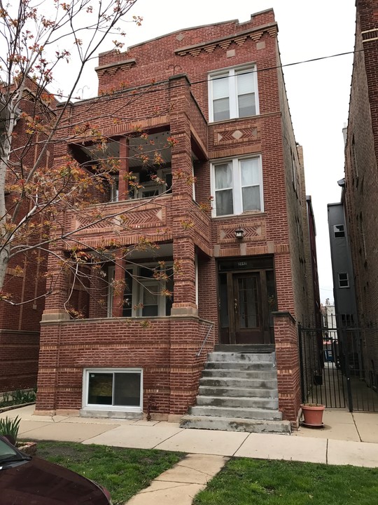 2642 W Iowa St in Chicago, IL - Building Photo