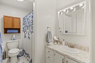1 Patricia Ln in Saratoga Springs, NY - Foto de edificio - Building Photo