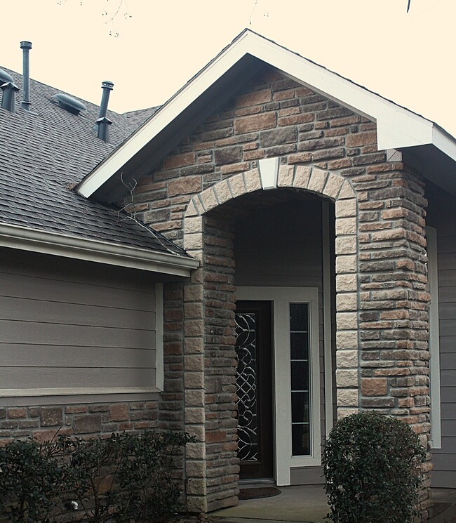 property at 111 W Kentwick Pl