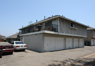 7292 Elk Cir in Huntington Beach, CA - Building Photo - Building Photo