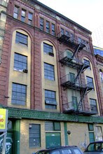 95-97 Montgomery St in Jersey City, NJ - Foto de edificio - Building Photo