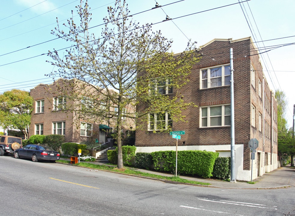 Coryell's Court Apartments in Seattle, WA - Foto de edificio